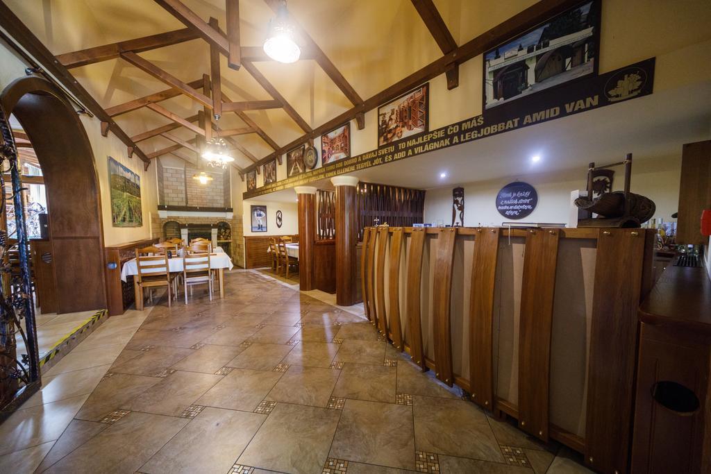 Tokaj Zlata Putna - Restaurant & Pension Vinicky 외부 사진