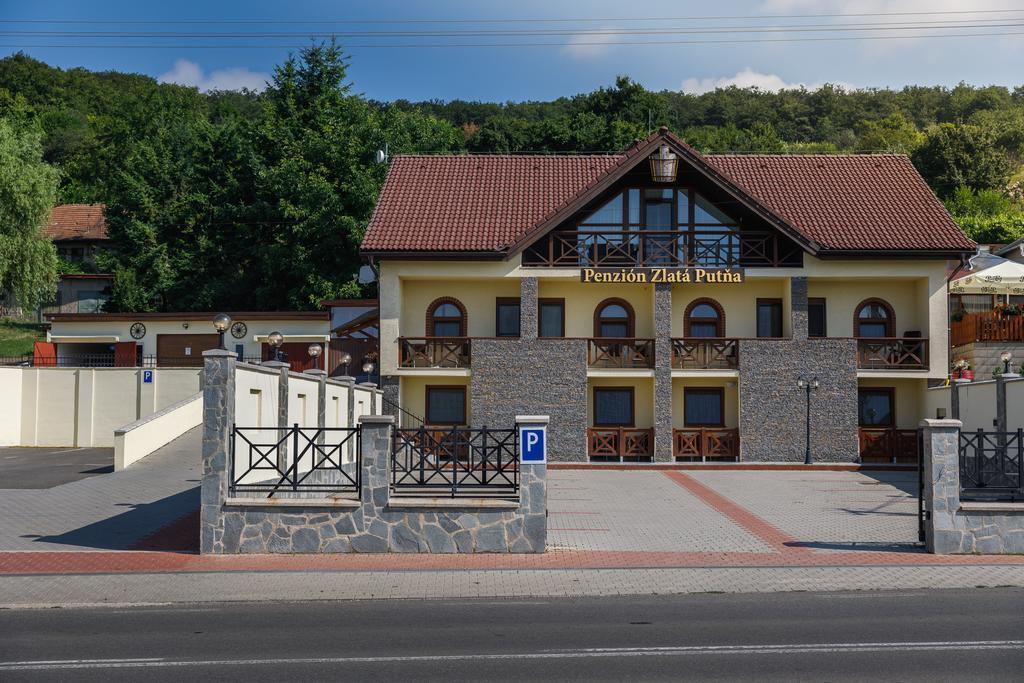 Tokaj Zlata Putna - Restaurant & Pension Vinicky 외부 사진