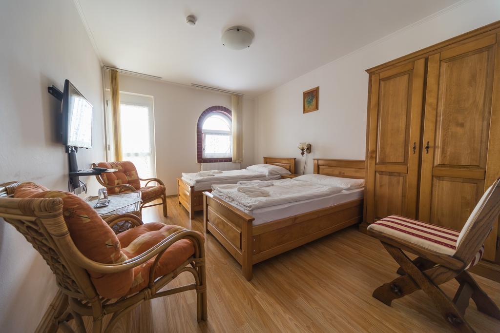Tokaj Zlata Putna - Restaurant & Pension Vinicky 외부 사진