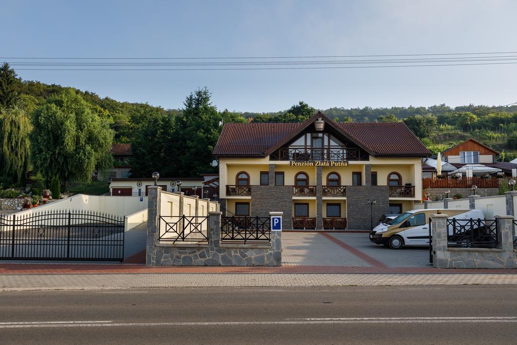 Tokaj Zlata Putna - Restaurant & Pension Vinicky 외부 사진