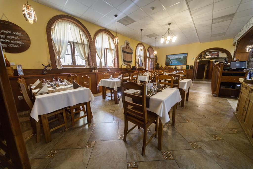 Tokaj Zlata Putna - Restaurant & Pension Vinicky 외부 사진